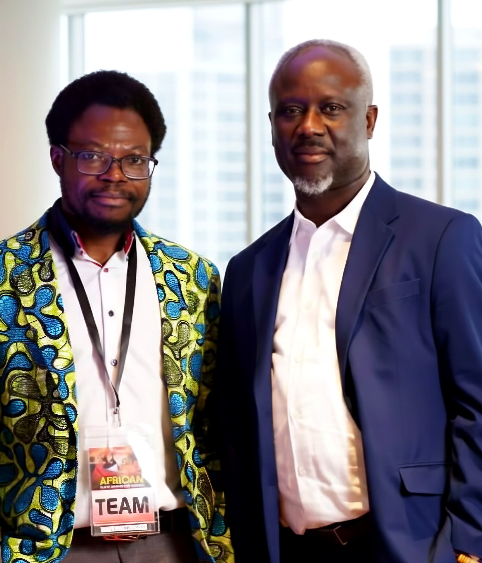 Hayford Anyidoho mit einem Netzwerkpartner bei einer afrikanischen Fachveranstaltung